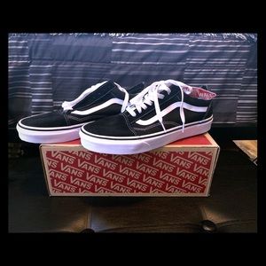 NIB/NWT black & white vans sz 10 men/sz 11.5 women
